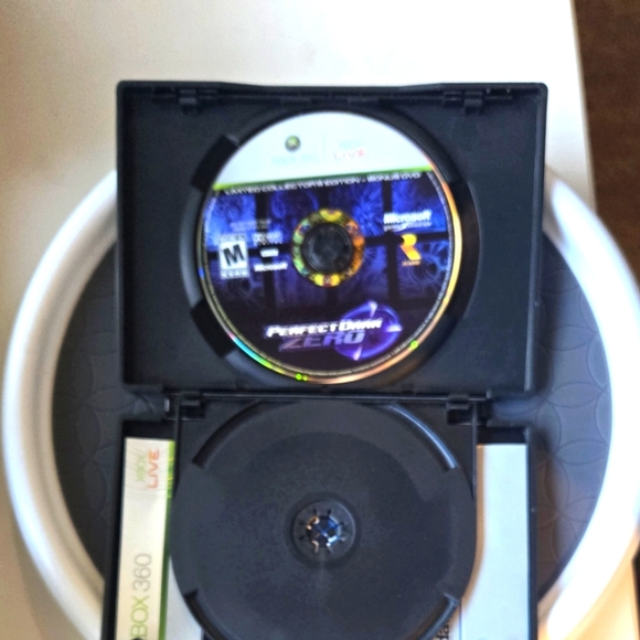 Perfect Dark Zero for XBOX 360 Limited Edition - Picture 4 of 4